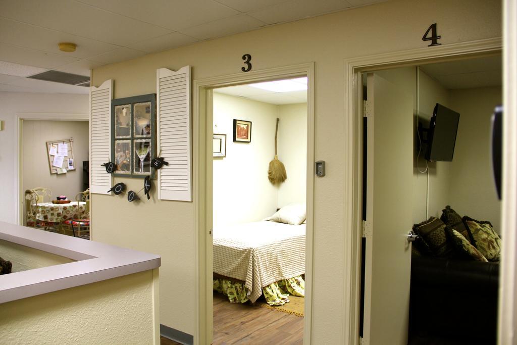 A Place To Stay Rooms Bandera Exterior foto